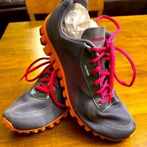 REEBOK Realflex size 7.0 running shoes